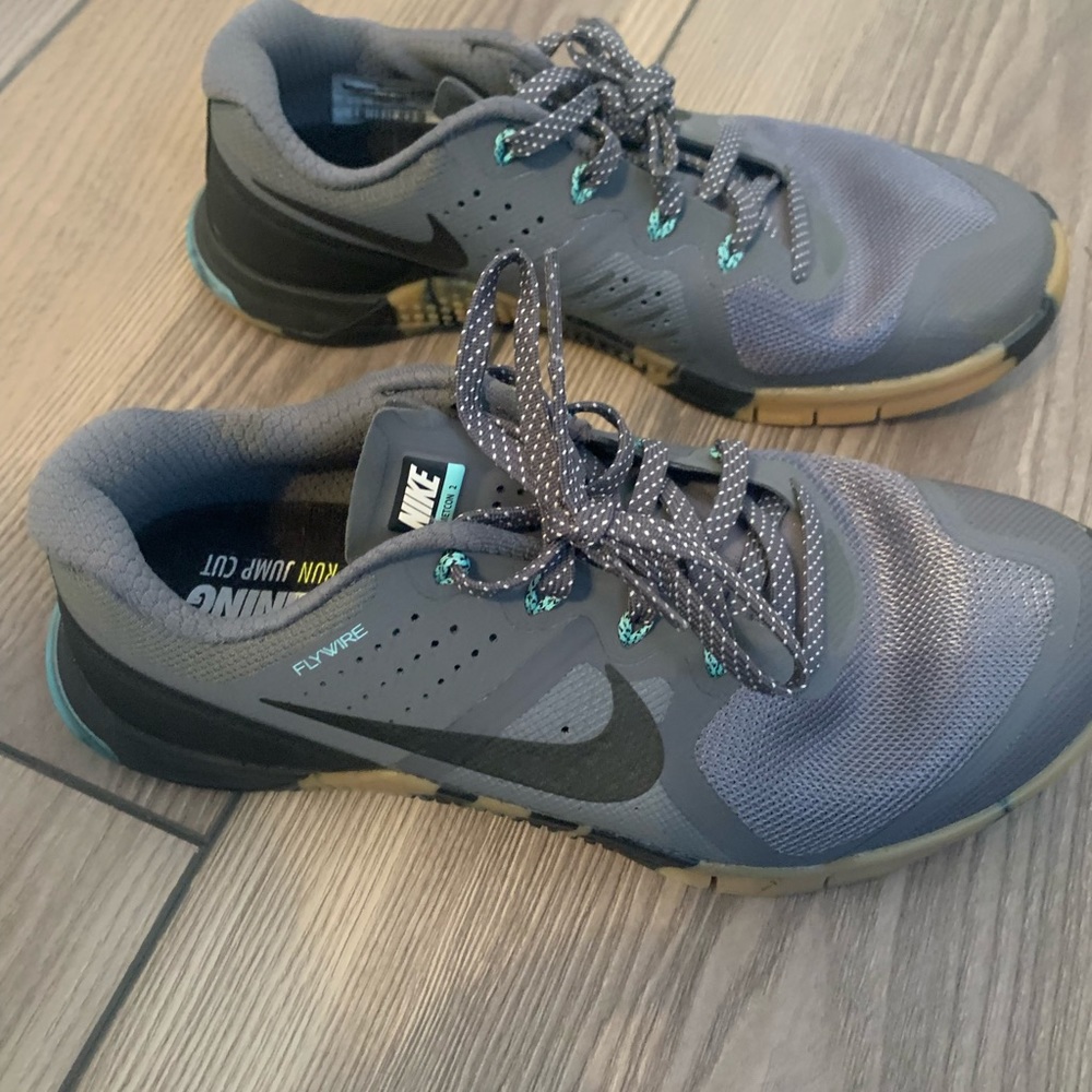 Nike Metcon men’s size 7 / women’s size 8.5